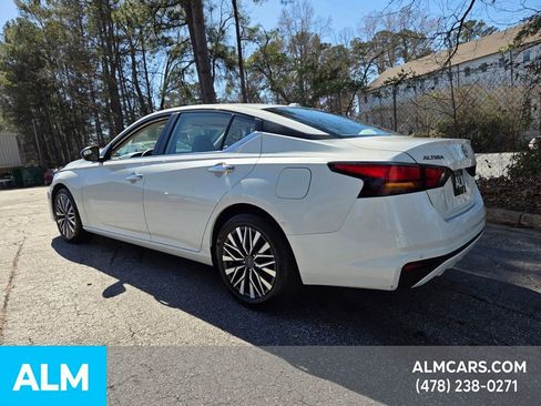 Used 2025 Nissan Altima 2.5 SV image 8