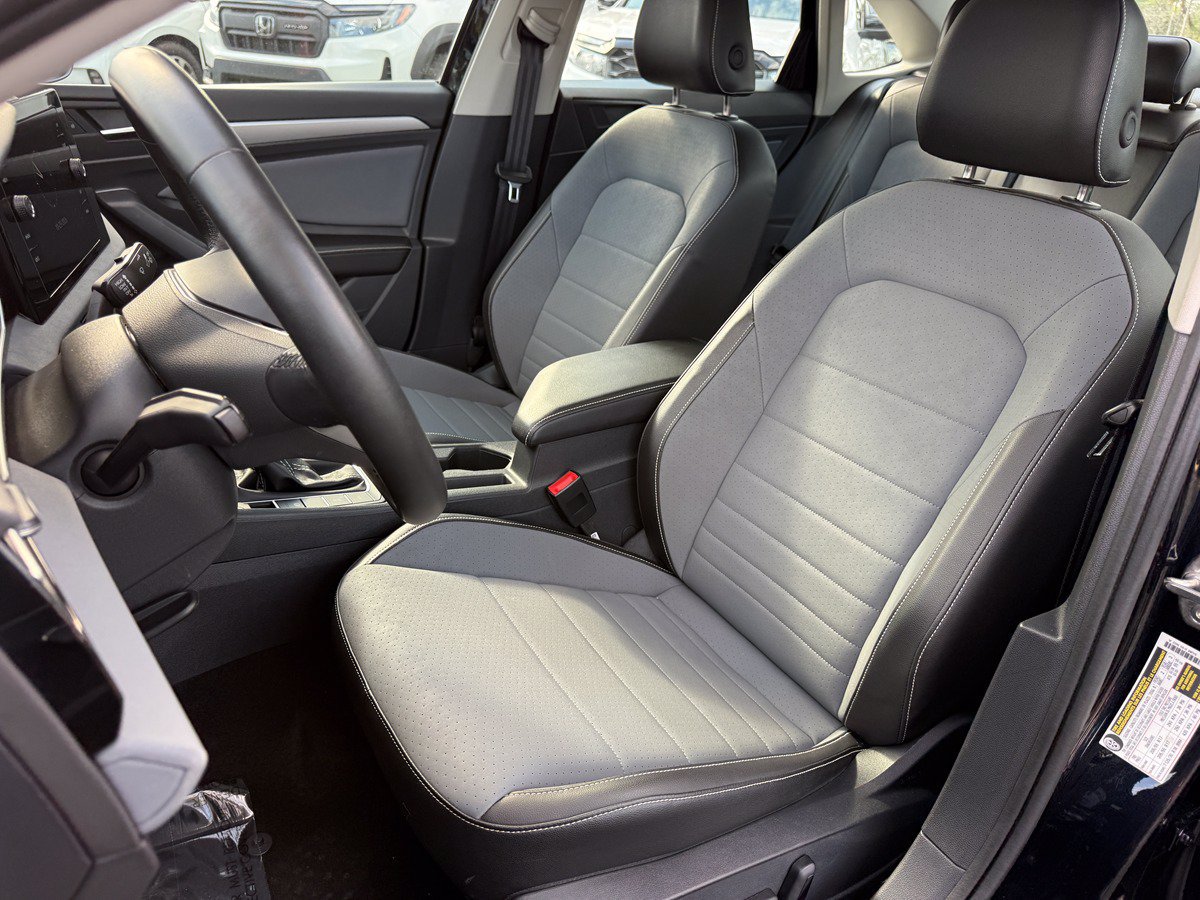 Used 2026 Volkswagen Jetta SE FWD image 14