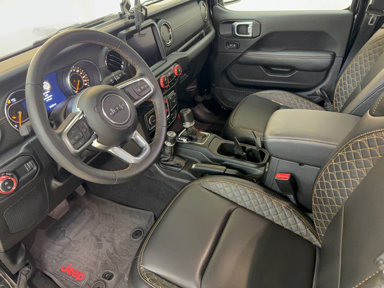 Used 2023 Jeep Gladiator Overland AWD/4WD image 4