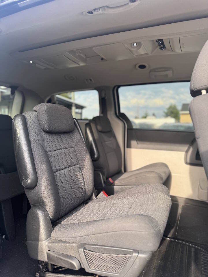 Used 2010 Dodge Grand Caravan SXT FWD image 10