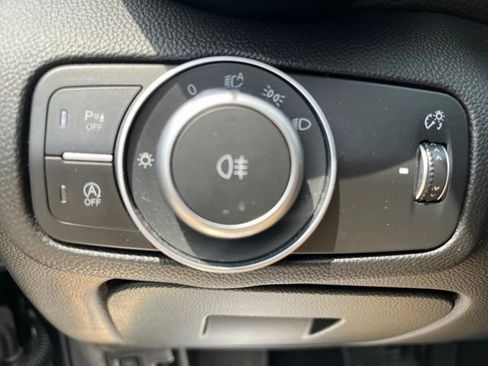 Used 2020 Alfa Romeo Giulia Ti w/ Active Blind Spot Package AWD/4WD image 27
