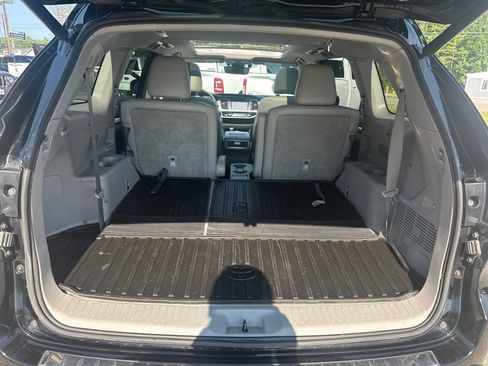 Used 2018 Toyota Highlander Limited Platinum w/ Carpet Mat Package (TMS) AWD/4WD image 37