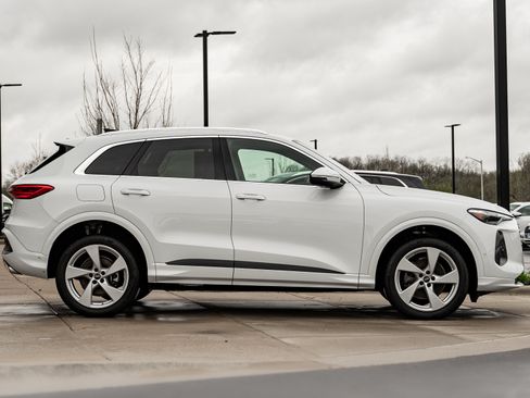 Certified 2025 Audi Q5 Premium w/ Premium Plus AWD/4WD image 2