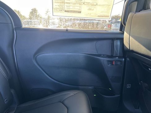 New 2026 Chrysler Pacifica Select image 13