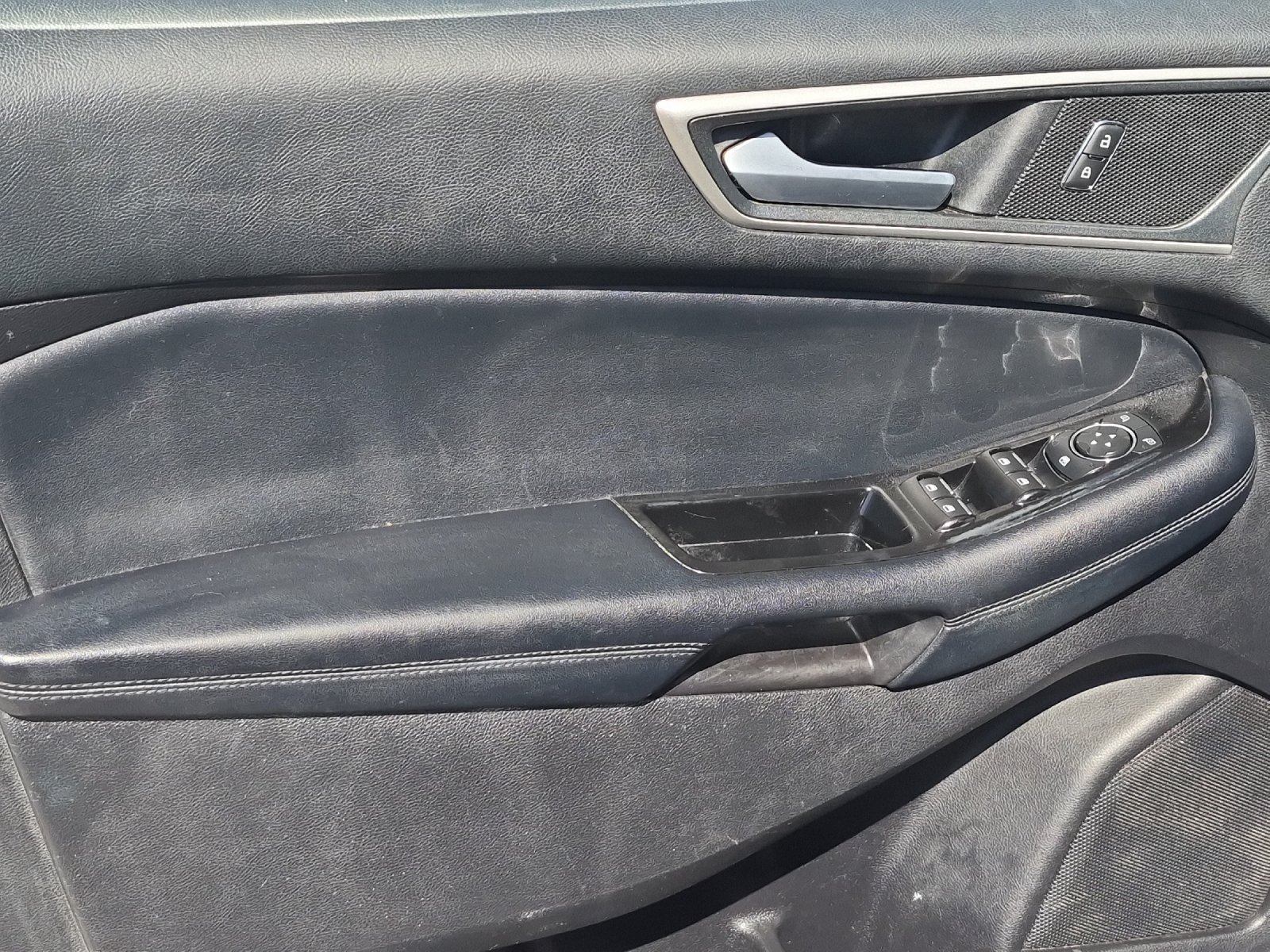 Used 2018 Ford Edge SEL w/ Equipment Group 201A FWD image 10