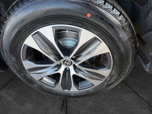 Used 2021 Toyota Highlander XLE image 34