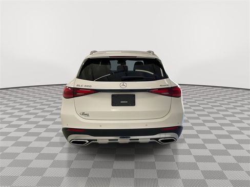 Used 2025 Mercedes-Benz GLC 300 4MATIC image 9