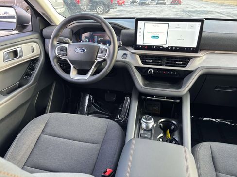 Used 2025 Ford Explorer Active image 33