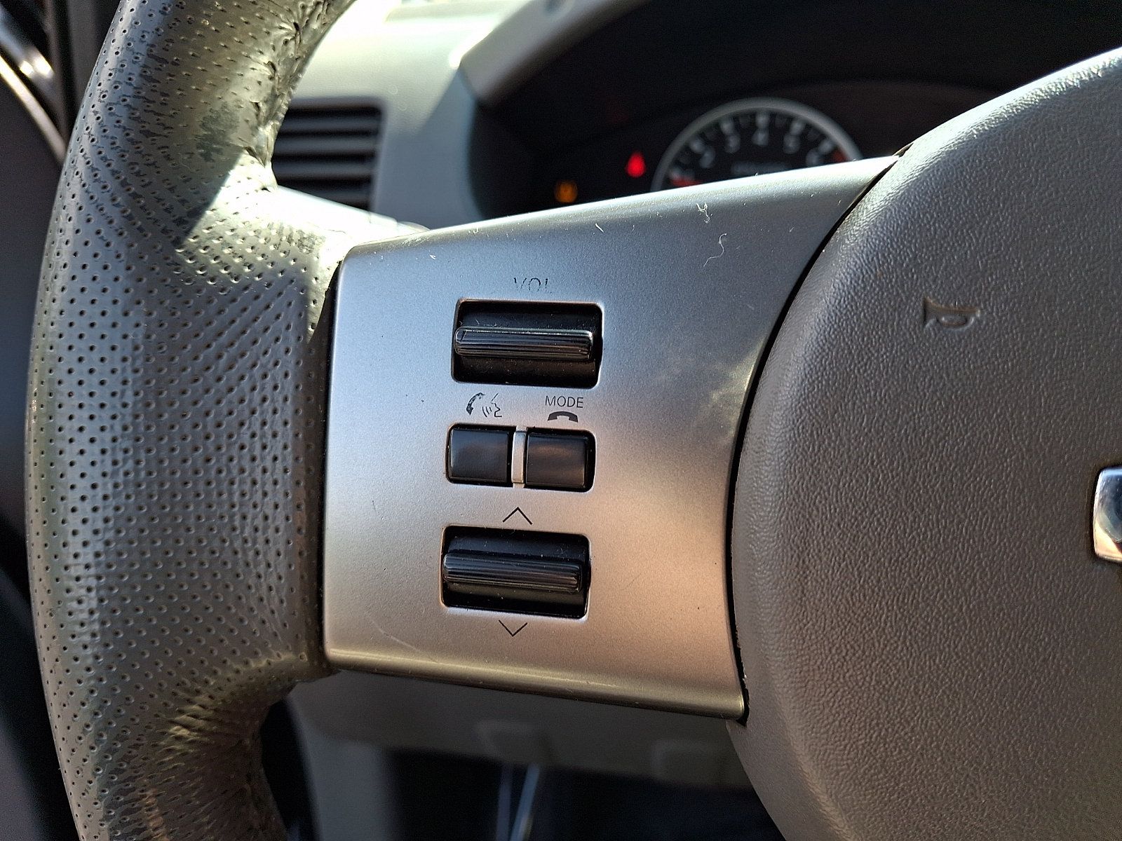 Used 2011 Nissan Frontier SL w/ Moonroof Pkg AWD/4WD image 21
