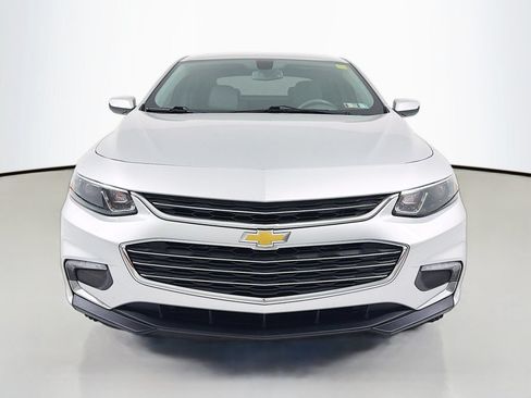 Used 2018 Chevrolet Malibu LT FWD image 2