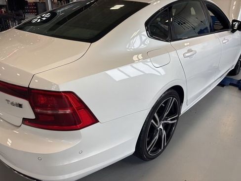Used 2020 Volvo S90 T6 R-Design image 4