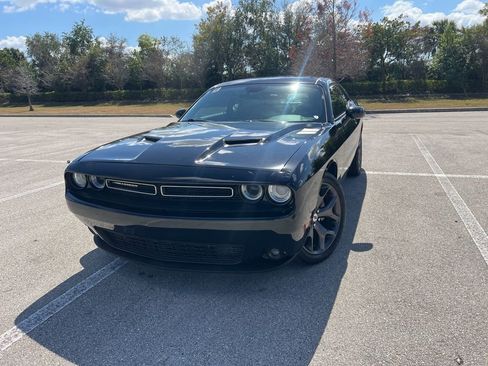 Used 2018 Dodge Challenger SXT Plus image 5