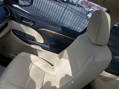 Used 2019 Toyota Highlander Limited Platinum image 31