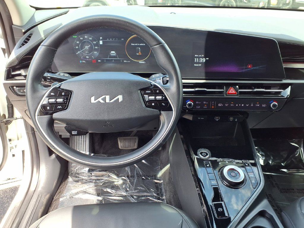 Certified 2023 Kia Niro Wind FWD image 11
