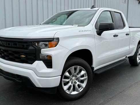 Used 2024 Chevrolet Silverado 1500 Custom image 1