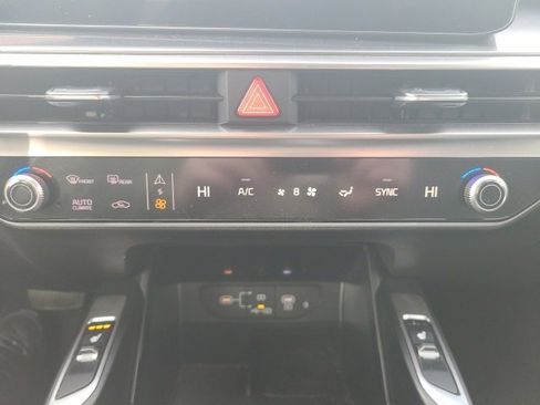 Used 2024 Kia Sorento S w/ Panoramic Sunroof Package image 28