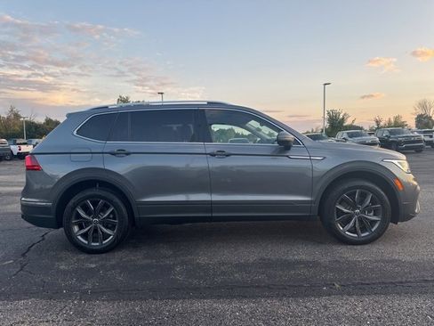 Used 2022 Volkswagen Tiguan SE image 2