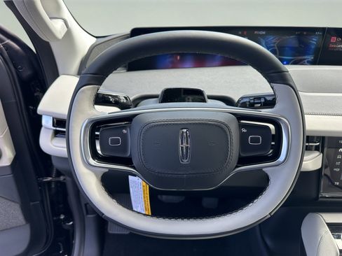 New 2026 Lincoln Navigator Reserve w/ Jet Appearance Package AWD/4WD image 13