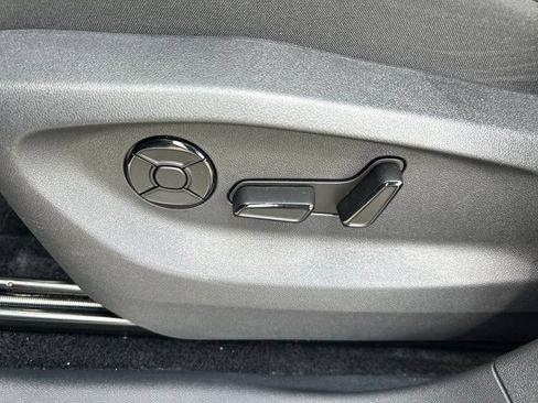 Certified 2026 Volkswagen Tiguan SE FWD image 49