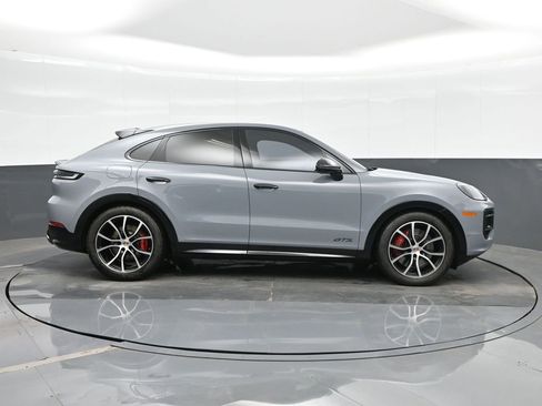 Certified 2025 Porsche Cayenne GTS AWD/4WD image 10