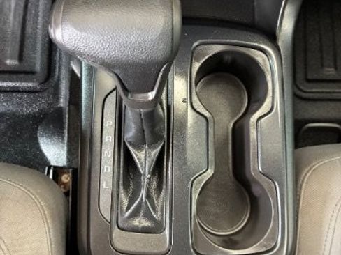 Used 2019 Chevrolet Colorado W/T RWD image 17