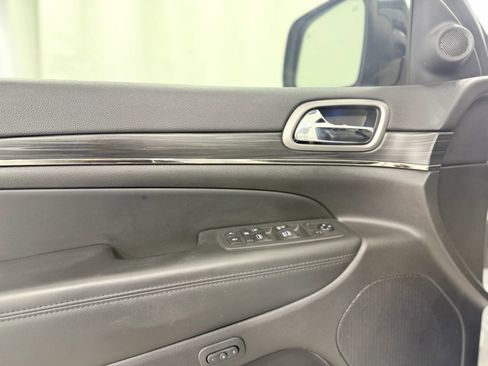 Used 2019 Jeep Grand Cherokee Limited X image 12