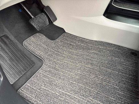 Used 2025 Honda Odyssey Elite image 11