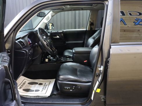 Used 2019 Toyota 4Runner Limited AWD/4WD image 34