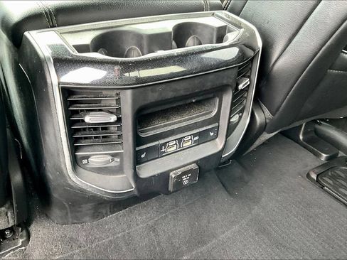 Used 2019 RAM 1500 Laramie AWD/4WD image 17