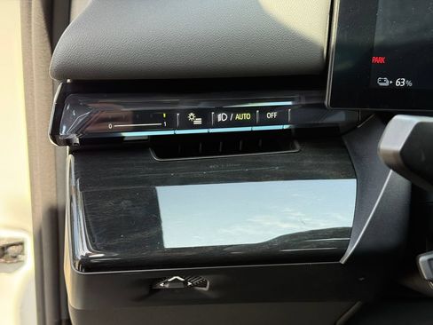 Used 2024 BMW i5 eDrive40i w/ Premium Package RWD image 26