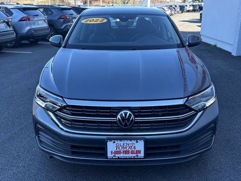 Used 2022 Volkswagen Jetta SE image 3