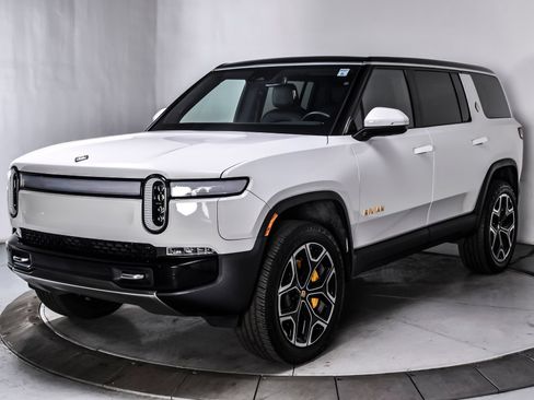 Used 2024 Rivian R1S Adventure AWD/4WD image 2