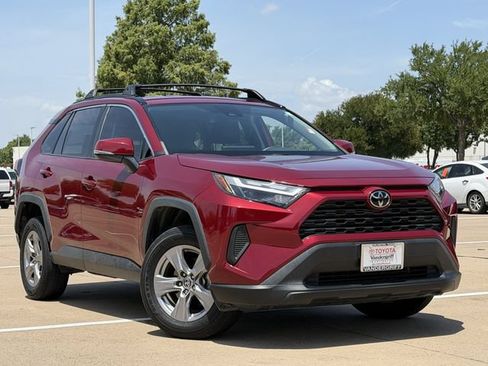 Used 2022 Toyota RAV4 XLE FWD image 2