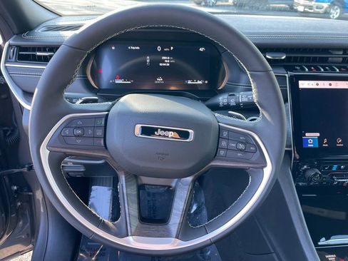 Used 2024 Jeep Grand Cherokee L Limited w/ Luxury Tech Group II AWD/4WD image 11