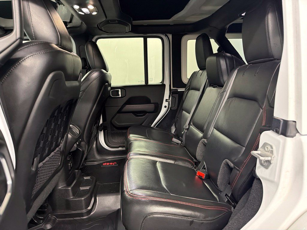 Used 2022 Jeep Wrangler Unlimited Rubicon w/ LED Lighting Group AWD/4WD image 31