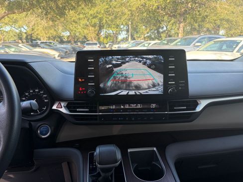 Used 2024 Toyota Sienna XLE image 17