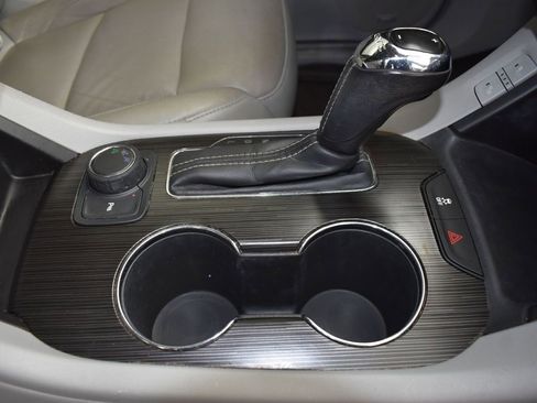 Used 2019 GMC Acadia SLT image 27