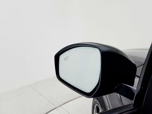 Used 2025 Land Rover Discovery Sport S image 23