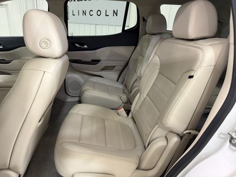 Used 2022 GMC Acadia Denali w/ Denali Technology Package FWD image 10