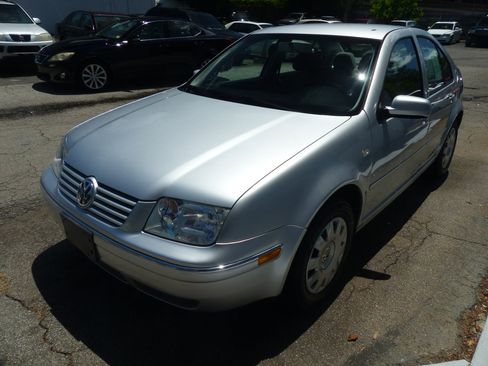 Used 2005 Volkswagen Jetta GL image 2