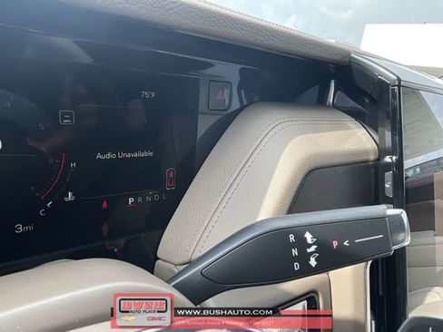 New 2025 GMC Yukon Denali w/ Sun & Power Step Package image 16