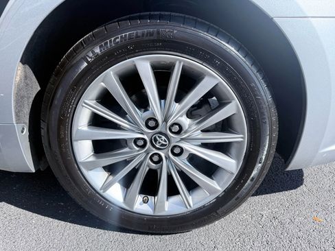 Used 2016 Toyota Avalon Limited image 11