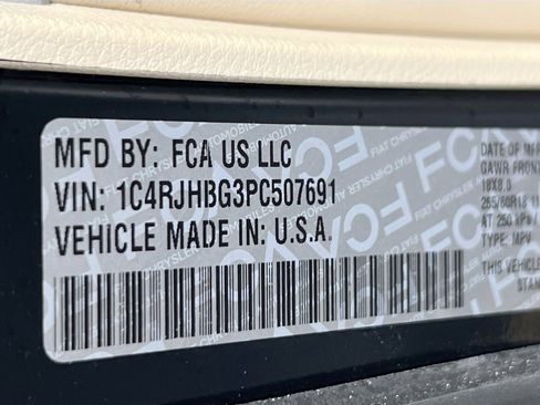 Used 2023 Jeep Grand Cherokee Limited image 31