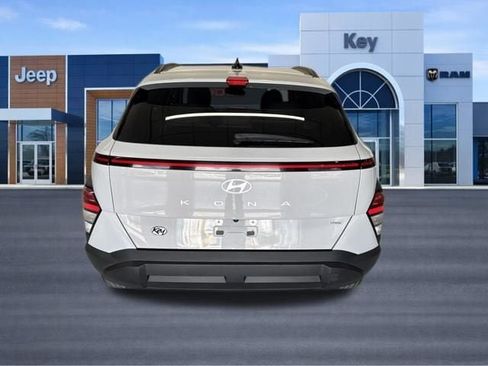 Used 2024 Hyundai Kona SEL AWD/4WD image 5