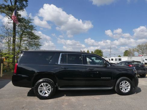 Used 2019 Chevrolet Suburban LT image 4