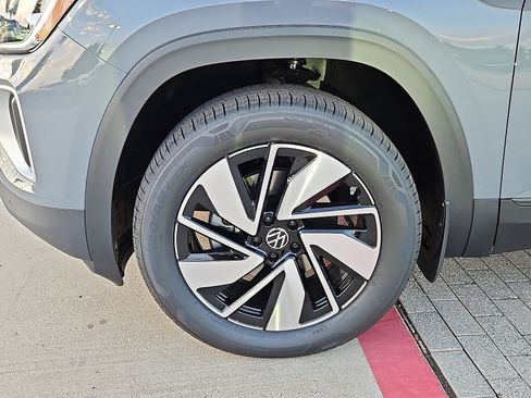 New 2026 Volkswagen Atlas SE image 6