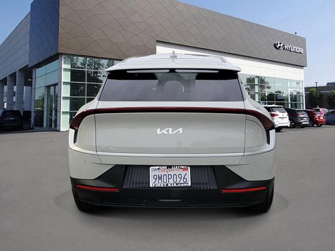 Used 2024 Kia EV6 Light image 4