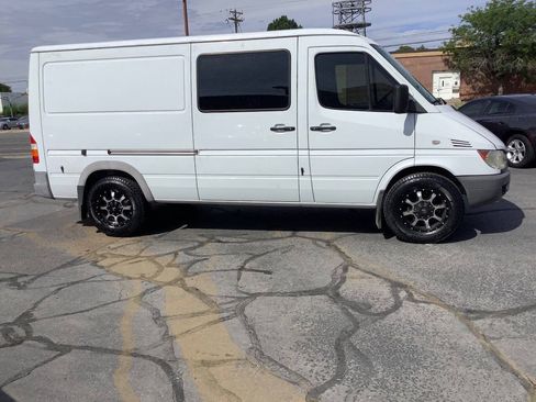 Used 2003 Dodge Sprinter 2500 RWD image 9