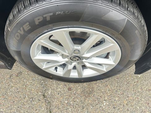 Used 2025 Toyota Camry LE image 30