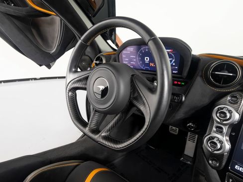 Used 2019 McLaren 720S RWD image 27